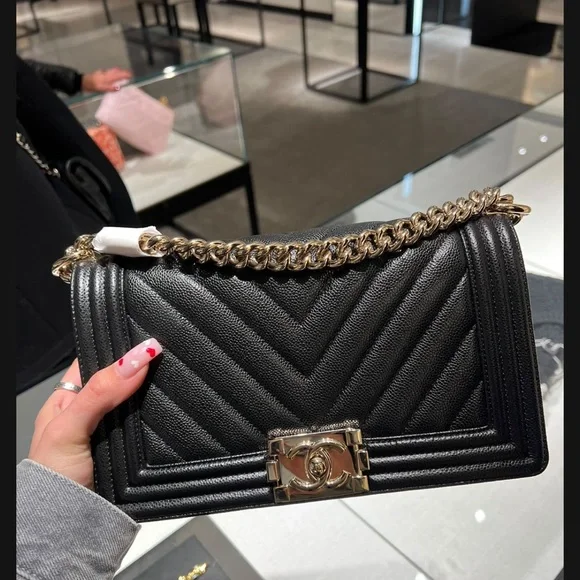 22C Chanel Boy Bag with silver/gold hardware - Picture 2 of 12